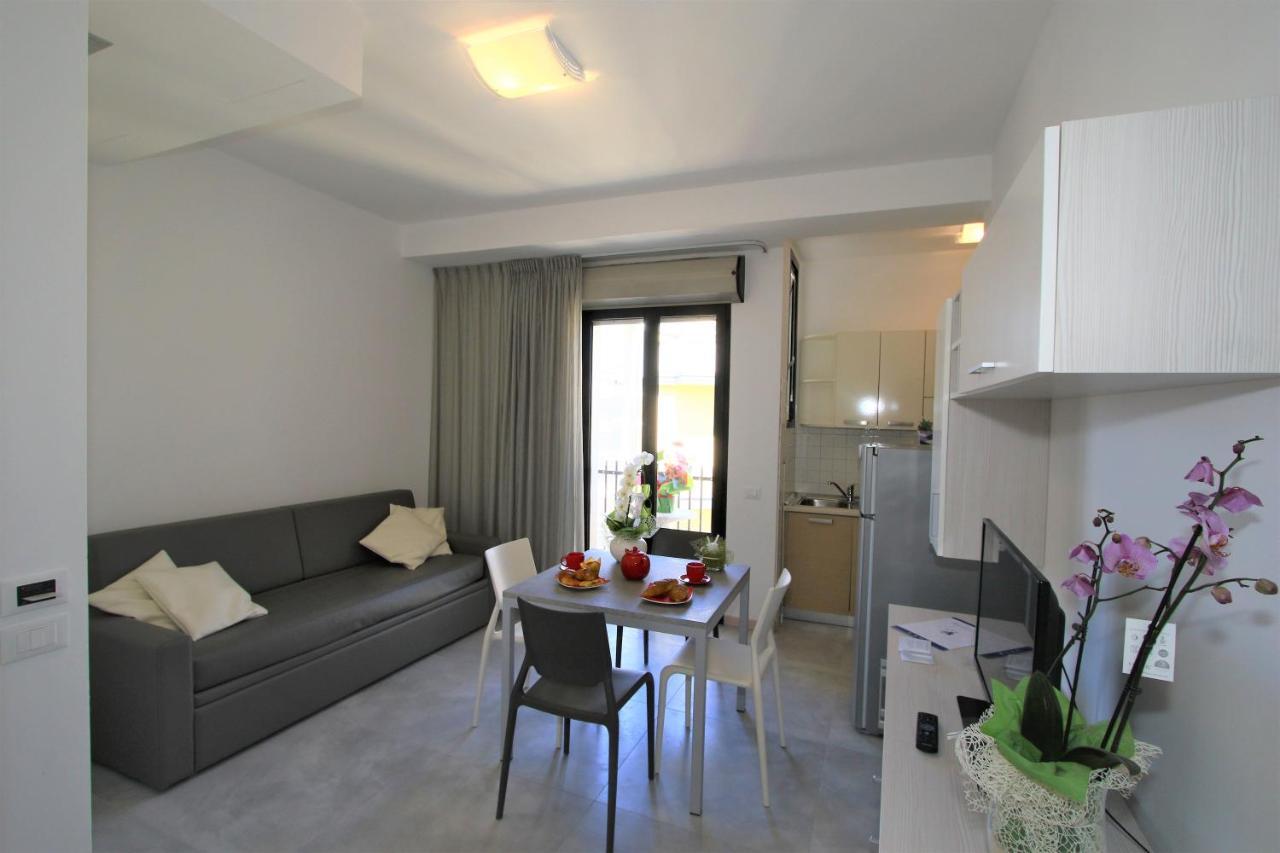 רימיני Residence Hotel Angeli מראה חיצוני תמונה